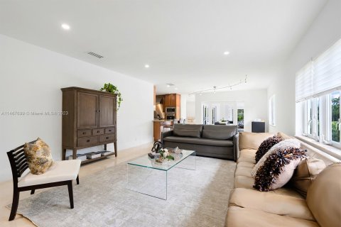 Casa en venta en Coral Gables, Florida, 4 dormitorios, 277.5 m2 № 827485 - foto 16