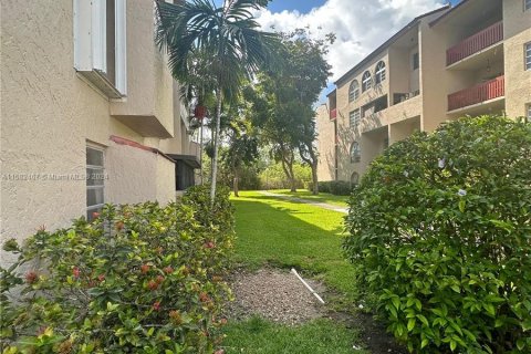 Снять в аренду квартиру в Майами, Флорида 2 спальни, 84.63м2, № 1161483 - фото 24