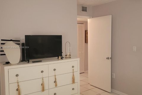 Снять в аренду квартиру в Майами, Флорида 2 спальни, 84.63м2, № 1161483 - фото 12