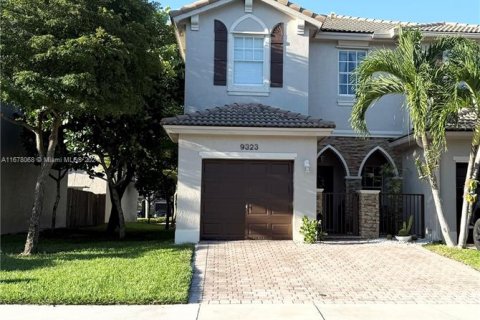 Townhouse in Cutler Bay, Florida 3 bedrooms, 131.55 sq.m. № 1406113 - photo 2