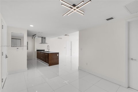 Condo in Miami, Florida, 2 bedrooms  № 1406196 - photo 5