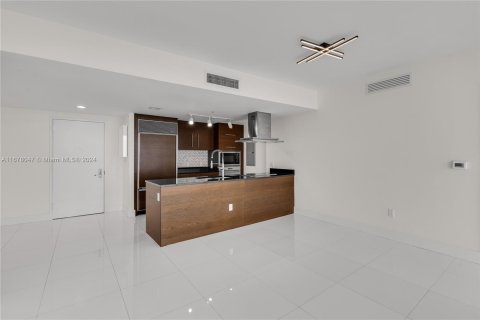 Condo in Miami, Florida, 2 bedrooms  № 1406196 - photo 15