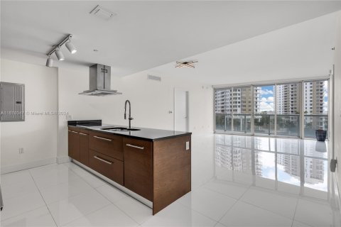 Condo in Miami, Florida, 2 bedrooms  № 1406196 - photo 12