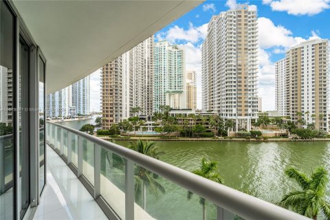 Condo in Miami, Florida, 2 bedrooms  № 1406196 - photo 1