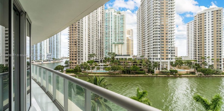 Condo in Miami, Florida, 2 bedrooms  № 1406196