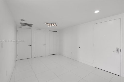 Condo in Miami, Florida, 2 bedrooms  № 1406196 - photo 19