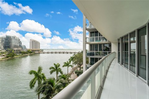 Condo in Miami, Florida, 2 bedrooms  № 1406196 - photo 16