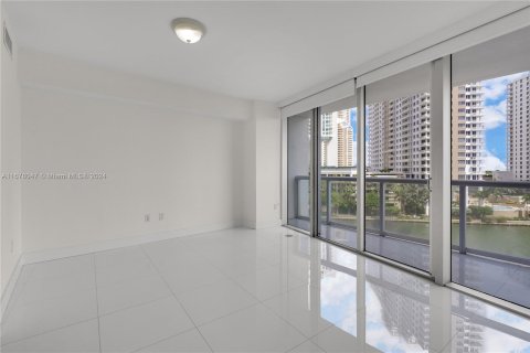 Condo in Miami, Florida, 2 bedrooms  № 1406196 - photo 4