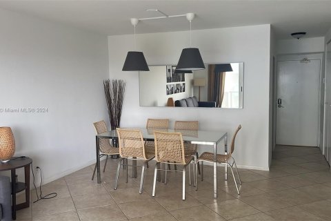 Copropriété à vendre à Surfside, Floride: 1 chambre, 66.89 m2 № 1406112 - photo 2