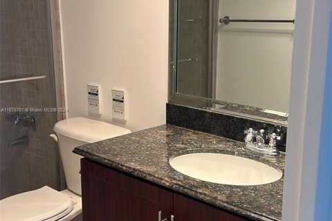 Condo in Surfside, Florida, 1 bedroom  № 1406112 - photo 10