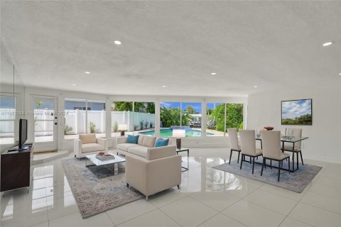 House in Fort Lauderdale, Florida 4 bedrooms, 136.29 sq.m. № 1406157 - photo 9