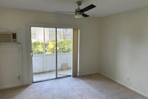 Condo in West Palm Beach, Florida, 1 bedroom  № 1159664 - photo 4