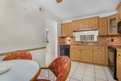 Copropriété à vendre à Pembroke Pines, Floride: 2 chambres, 110.74 m2 № 1154626 - photo 20