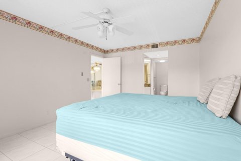 Copropriété à vendre à Pembroke Pines, Floride: 2 chambres, 110.74 m2 № 1154626 - photo 16