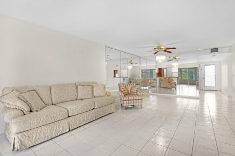 Copropriété à vendre à Pembroke Pines, Floride: 2 chambres, 110.74 m2 № 1154626 - photo 24