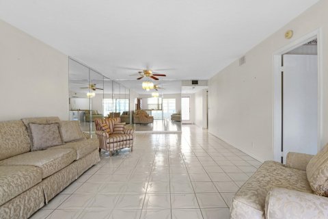 Copropriété à vendre à Pembroke Pines, Floride: 2 chambres, 110.74 m2 № 1154626 - photo 23