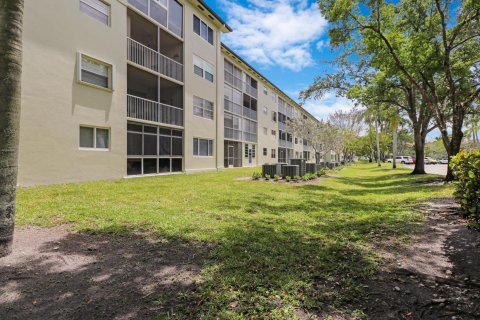 Condo in Pembroke Pines, Florida, 2 bedrooms  № 1154626 - photo 3