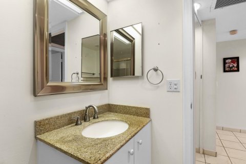 Condo in Pembroke Pines, Florida, 2 bedrooms  № 1154626 - photo 8