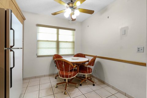 Copropriété à vendre à Pembroke Pines, Floride: 2 chambres, 110.74 m2 № 1154626 - photo 18