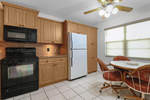 Copropriété à vendre à Pembroke Pines, Floride: 2 chambres, 110.74 m2 № 1154626 - photo 19