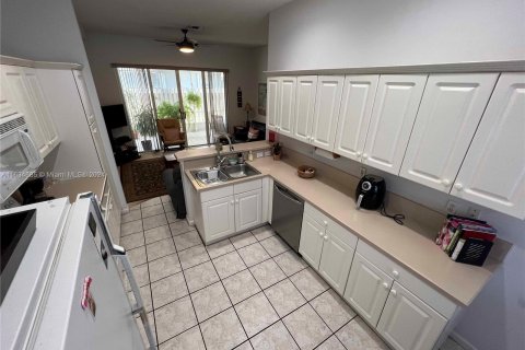 House in Pompano Beach, Florida 3 bedrooms, 151.06 sq.m. № 1309644 - photo 18