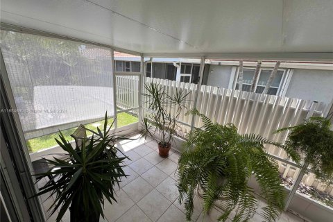 House in Pompano Beach, Florida 3 bedrooms, 151.06 sq.m. № 1309644 - photo 28