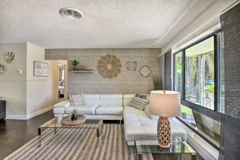 Casa en venta en Hollywood, Florida, 2 dormitorios, 180.42 m2 № 1235201 - foto 9