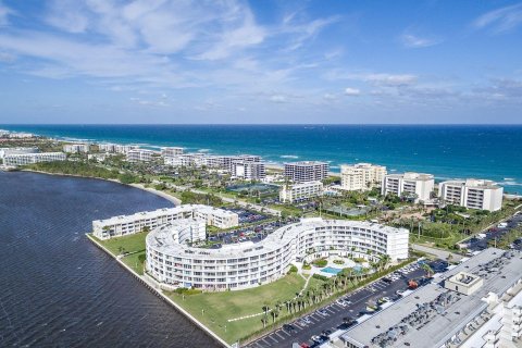 Condo in Palm Beach, Florida, 1 bedroom  № 1127786 - photo 2