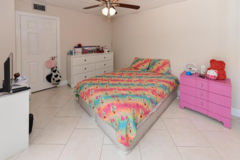 Townhouse in Palm Beach Gardens, Florida 3 bedrooms, 138.24 sq.m. № 1127787 - photo 15