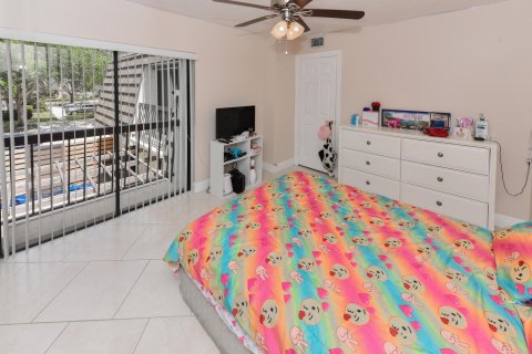 Townhouse in Palm Beach Gardens, Florida 3 bedrooms, 138.24 sq.m. № 1127787 - photo 14