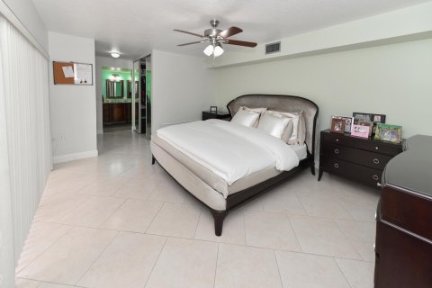 Townhouse in Palm Beach Gardens, Florida 3 bedrooms, 138.24 sq.m. № 1127787 - photo 12
