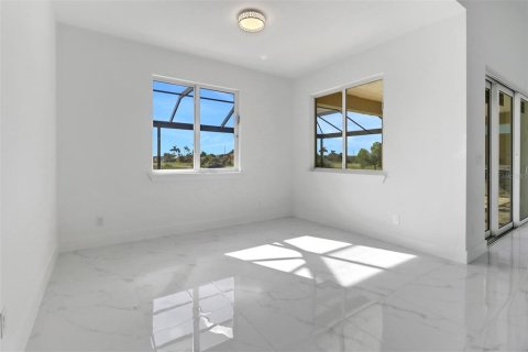 Villa ou maison à vendre à Cape Coral, Floride: 4 chambres, 176.51 m2 № 1381277 - photo 10