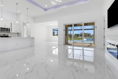 Villa ou maison à vendre à Cape Coral, Floride: 4 chambres, 176.51 m2 № 1381277 - photo 9