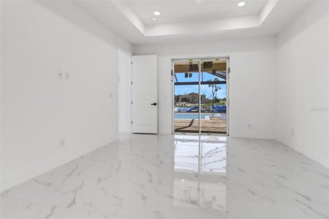 Villa ou maison à vendre à Cape Coral, Floride: 4 chambres, 176.51 m2 № 1381277 - photo 14