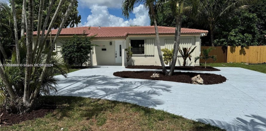 House in Miramar, Florida 3 bedrooms, 118.36 sq.m. № 1377491