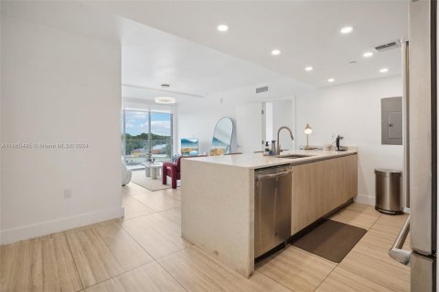 Condominio en venta en North Miami Beach, Florida, 2 dormitorios, 89.93 m2 № 1377490 - foto 2