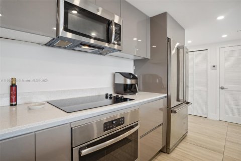 Condominio en venta en North Miami Beach, Florida, 2 dormitorios, 89.93 m2 № 1377490 - foto 4