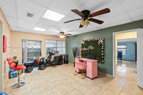 Villa ou maison à vendre à Hialeah, Floride: 5 chambres, 210.14 m2 № 1409135 - photo 24