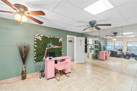 Villa ou maison à vendre à Hialeah, Floride: 5 chambres, 210.14 m2 № 1409135 - photo 27