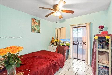 Casa en venta en Hialeah, Florida, 5 dormitorios, 210.14 m2 № 1409135 - foto 11