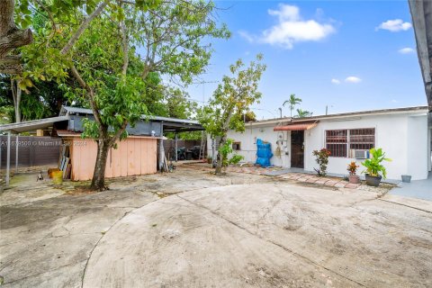 Casa en venta en Hialeah, Florida, 5 dormitorios, 210.14 m2 № 1409135 - foto 6