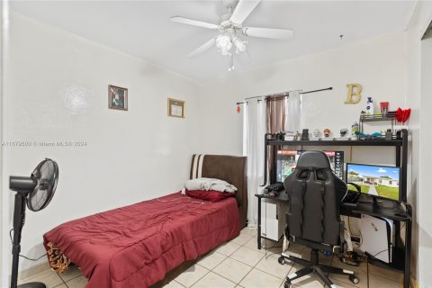 Casa en venta en Hialeah, Florida, 5 dormitorios, 210.14 m2 № 1409135 - foto 15