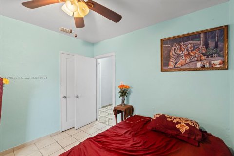 Villa ou maison à vendre à Hialeah, Floride: 5 chambres, 210.14 m2 № 1409135 - photo 12