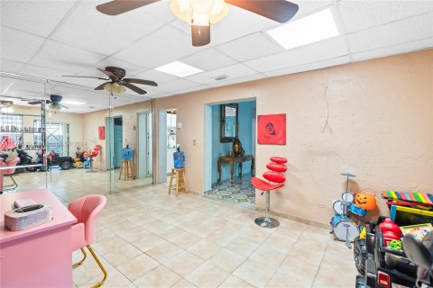 Villa ou maison à vendre à Hialeah, Floride: 5 chambres, 210.14 m2 № 1409135 - photo 26