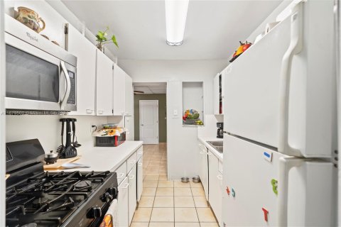 Casa en venta en Hialeah, Florida, 5 dormitorios, 210.14 m2 № 1409135 - foto 17