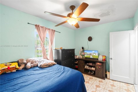 Casa en venta en Hialeah, Florida, 5 dormitorios, 210.14 m2 № 1409135 - foto 10