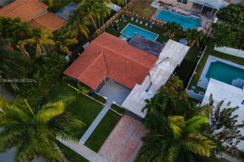 Villa ou maison à vendre à Hallandale Beach, Floride: 5 chambres, 199.46 m2 № 1178944 - photo 4