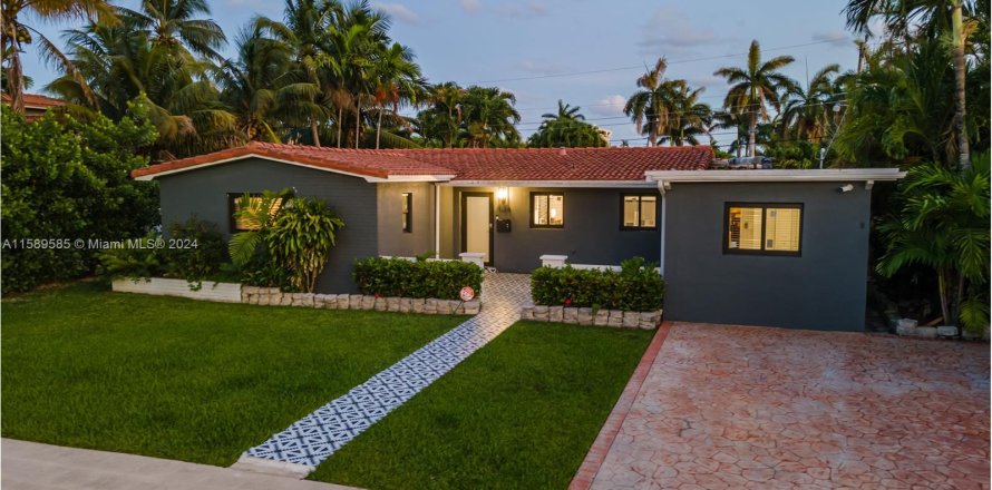 Villa ou maison à Hallandale Beach, Floride 5 chambres, 199.46 m2 № 1178944