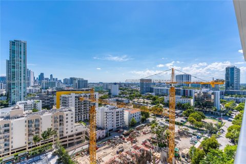 Condo in Miami, Florida, 1 bedroom  № 1398215 - photo 2