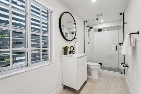 Condo in Miami Beach, Florida, 4 bedrooms  № 1398213 - photo 11